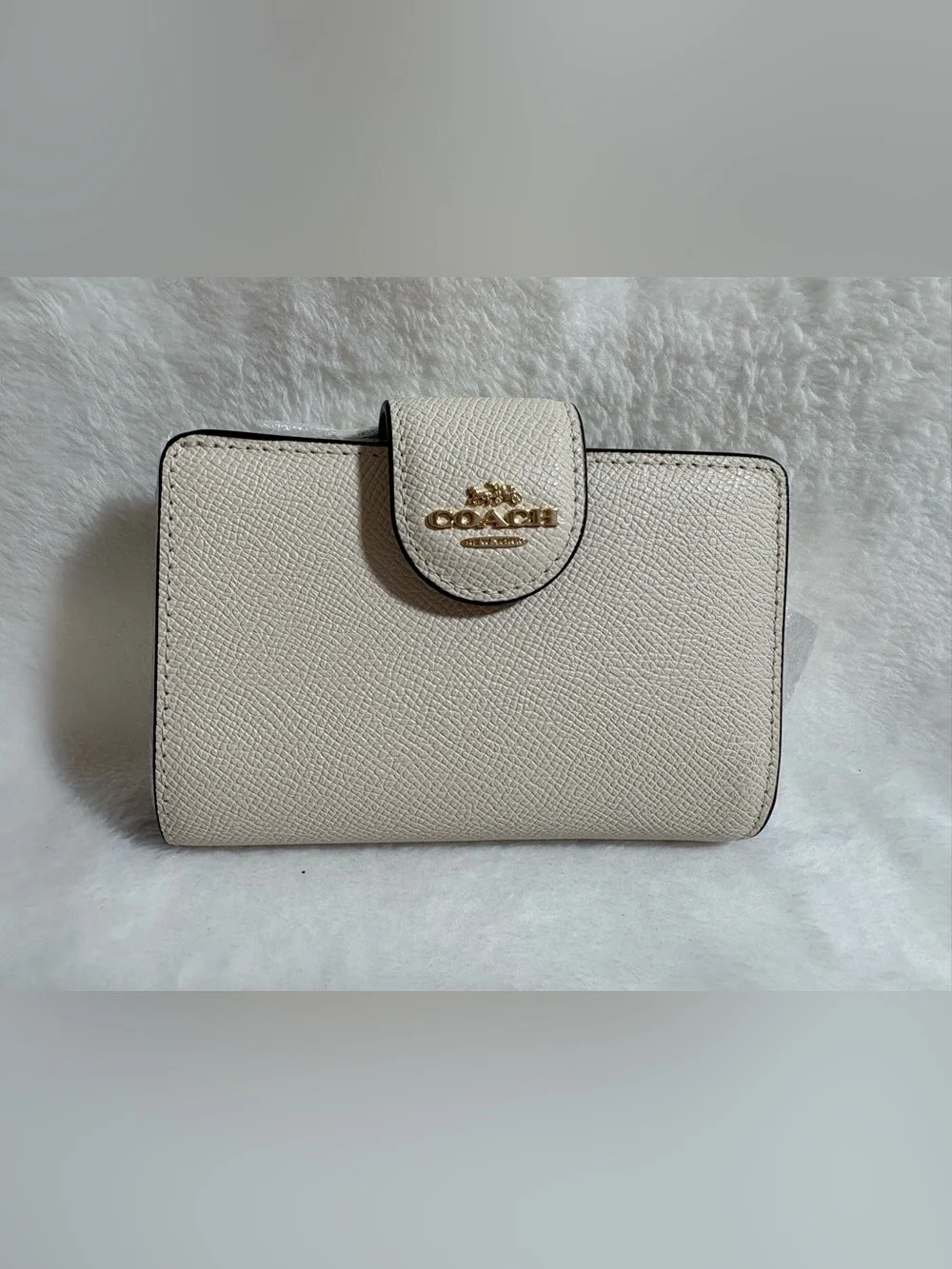 *NWT* COACH Medium Corner Zip Wallet- IM/CHALK
